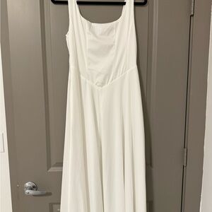 Elegant White Sleeveless Dress